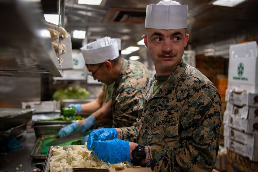 Boxer Sailors, Marines Execute RAS Working Party
