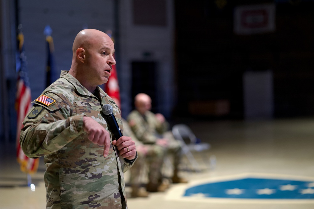 Director of the Army National Guard visits with Alaska Army Guard Soldiers