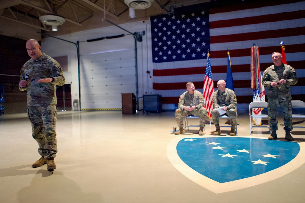 Director of the Army National Guard visits with Alaska Army Guard Soldiers