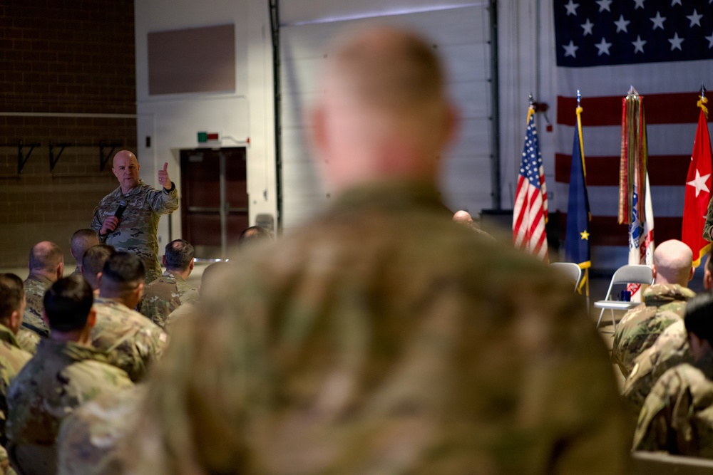 Director of the Army National Guard visits with Alaska Army Guard Soldiers
