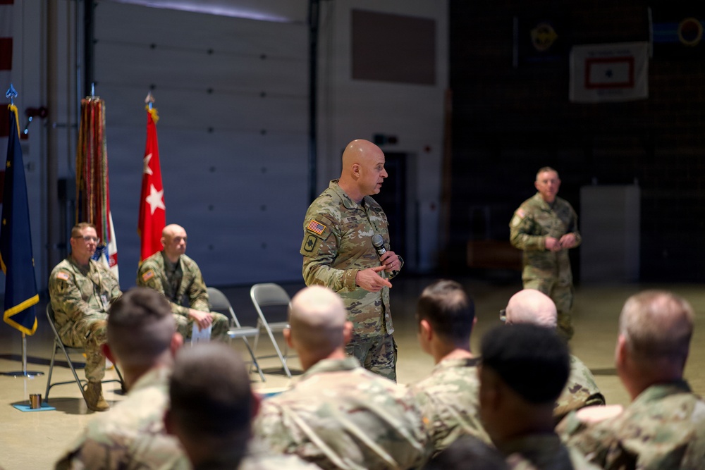 Director of the Army National Guard visits with Alaska Army Guard Soldiers