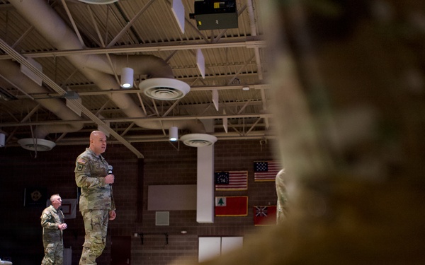 Director of the Army National Guard visits with Alaska Army Guard Soldiers