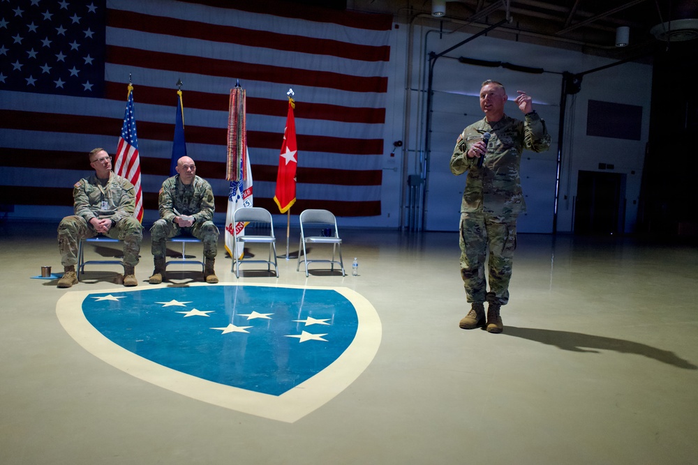 Director of the Army National Guard visits with Alaska Army Guard Soldiers