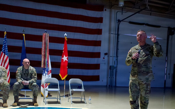 Director of the Army National Guard visits with Alaska Army Guard Soldiers