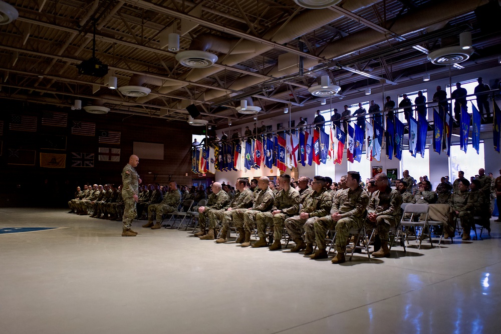 Director of the Army National Guard visits with Alaska Army Guard Soldiers