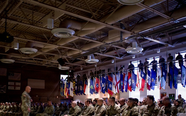 Director of the Army National Guard visits with Alaska Army Guard Soldiers
