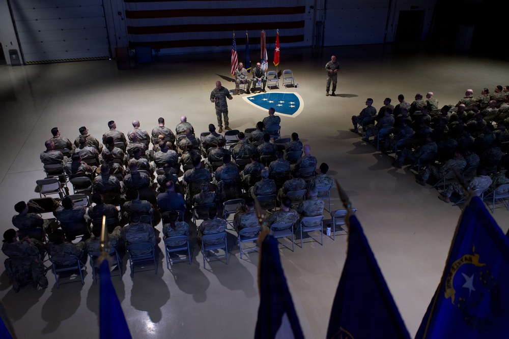 Director of the Army National Guard visits with Alaska Army Guard Soldiers