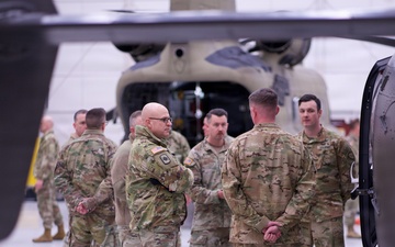 Director of the Army National Guard visits with Alaska Army Guard Soldiers
