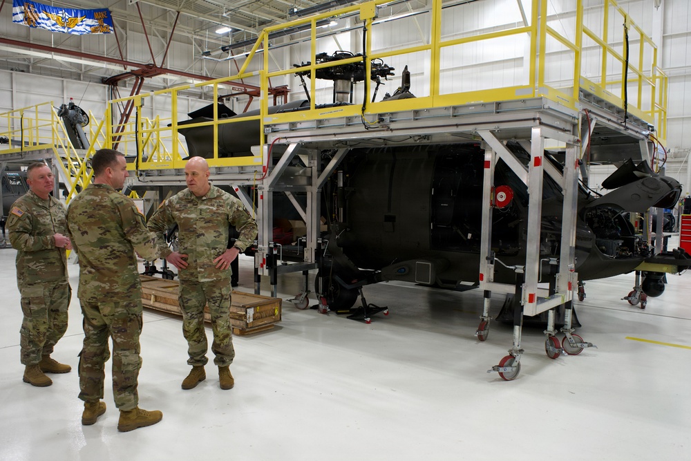 Director of the Army National Guard visits with Alaska Army Guard Soldiers