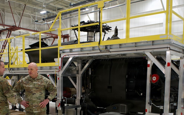 Director of the Army National Guard visits with Alaska Army Guard Soldiers