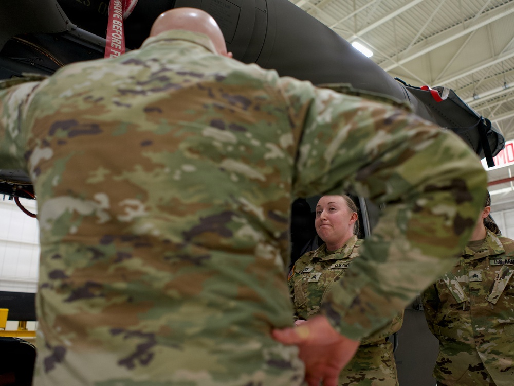 Director of the Army National Guard visits with Alaska Army Guard Soldiers