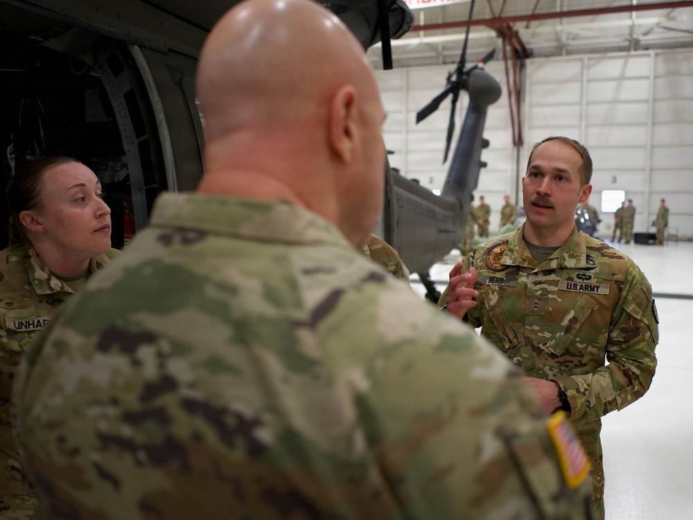 Director of the Army National Guard visits with Alaska Army Guard Soldiers