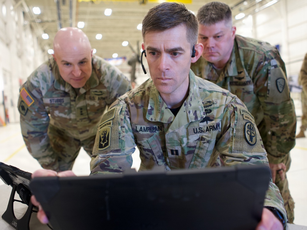 Director of the Army National Guard visits with Alaska Army Guard Soldiers