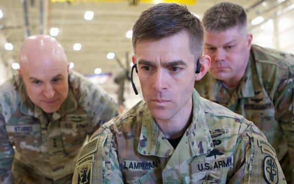 Director of the Army National Guard visits with Alaska Army Guard Soldiers