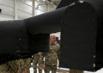 Director of the Army National Guard visits with Alaska Army Guard Soldiers