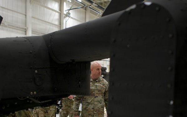 Director of the Army National Guard visits with Alaska Army Guard Soldiers