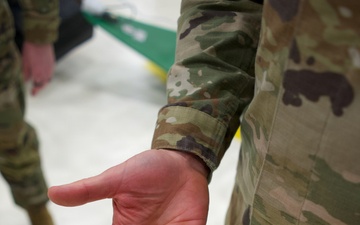 Director of the Army National Guard visits with Alaska Army Guard Soldiers