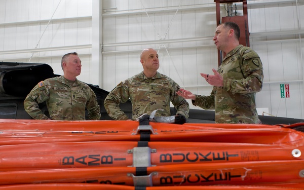 Director of the Army National Guard visits with Alaska Army Guard Soldiers