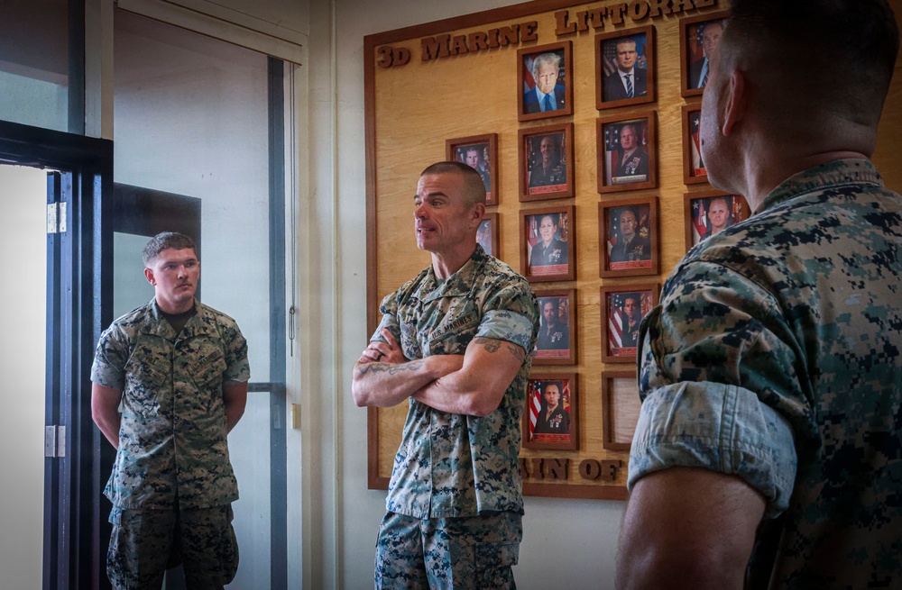 3rd Maint. Bn and 3rd MLR Marines participate in a meet and greet