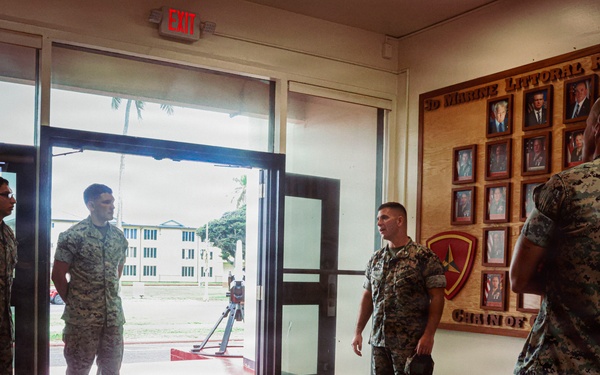 3rd Maint. Bn and 3rd MLR Marines participate in a meet and greet