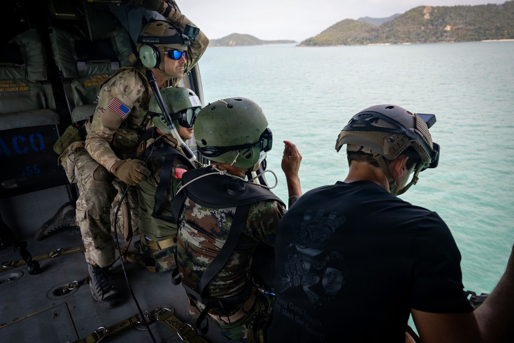 U.S. and Royal Thai Navies conduct freefall jump operations during CG26