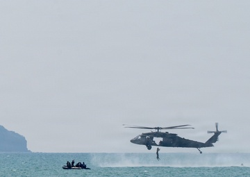U.S. Navy and Royal Thai Navy EOD conduct floating mine response training in Thailand