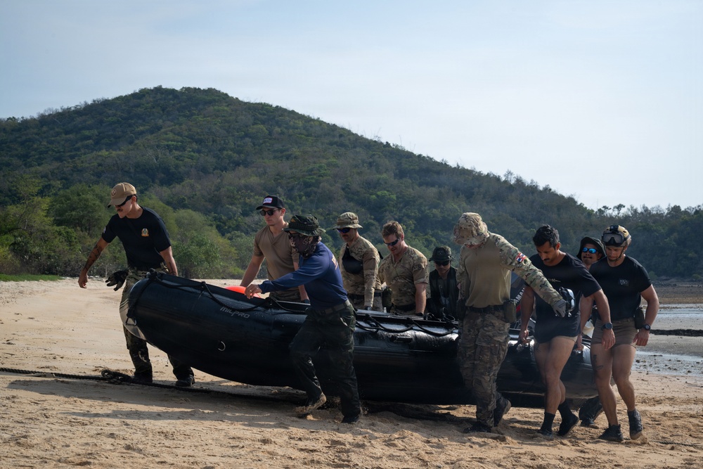 U.S. and Royal Thai Navies conduct freefall jump operations during CG26