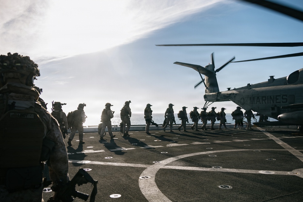 11th MEU Marines, Sailors Conduct an Amphibious Assault from USS Portland