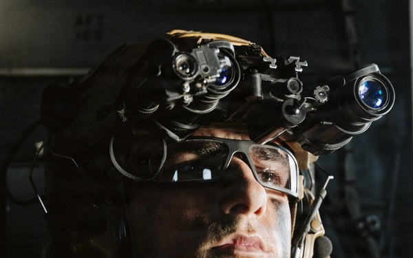 11th MEU Marines, Sailors Conduct an Amphibious Assault from USS Portland