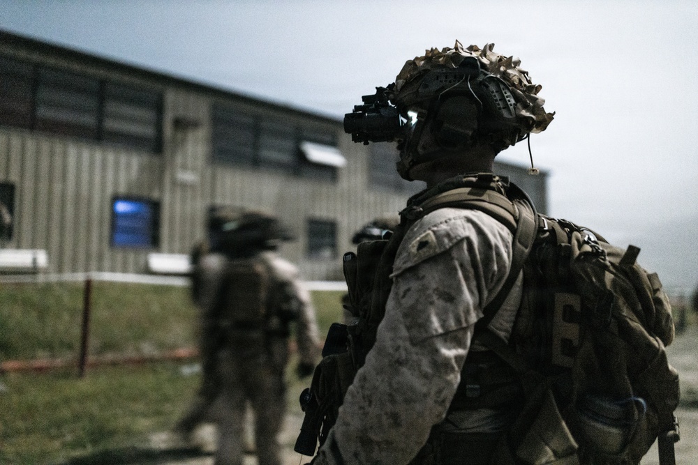 11th MEU Marines, Sailors Conduct an Amphibious Assault from USS Portland