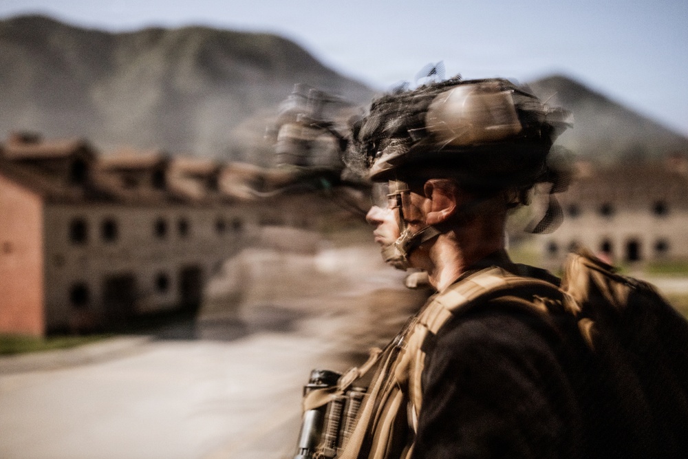 11th MEU Marines, Sailors Conduct an Amphibious Assault from USS Portland