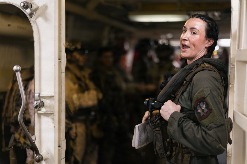 11th MEU Marines, Sailors Conduct an Amphibious Assault from USS Portland