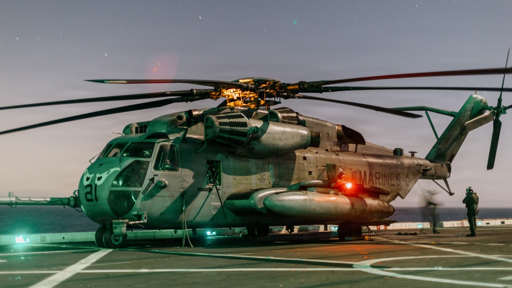 11th MEU Marines, Sailors Conduct an Amphibious Assault from USS Portland