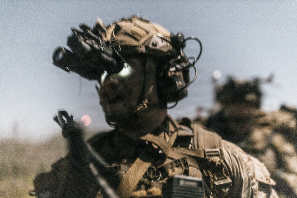 11th MEU Marines, Sailors Conduct an Amphibious Assault from USS Portland