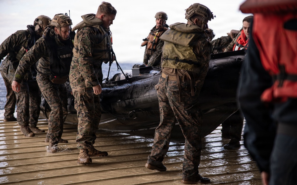 USS New Orleans (LPD 18) Conducts Surface Operations with the 31st Marine Expeditionary Unit