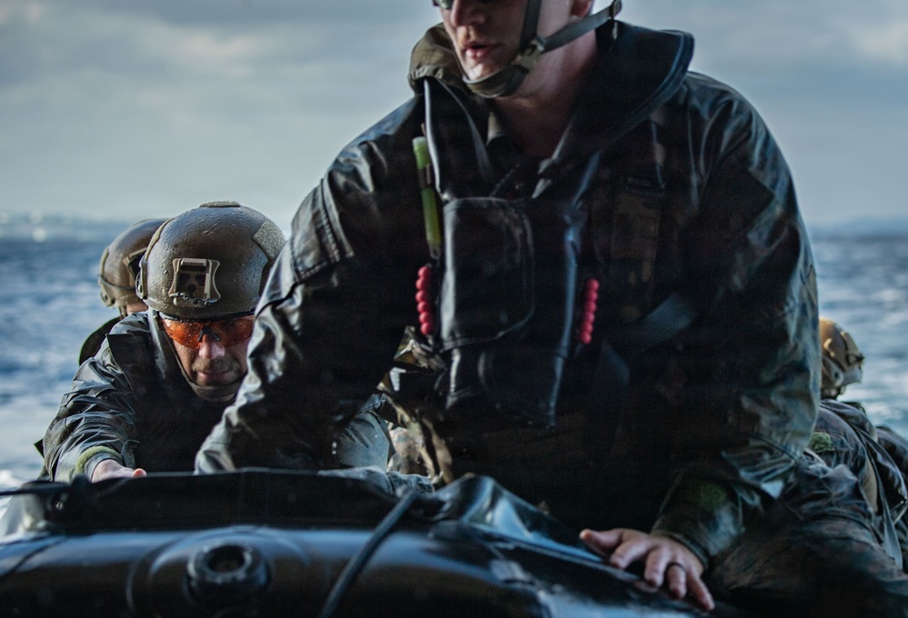 USS New Orleans (LPD 18) Conducts Surface Operations with the 31st Marine Expeditionary Unit