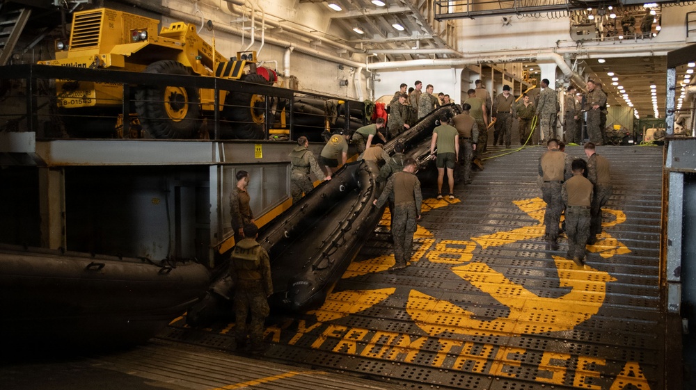 USS New Orleans (LPD 18) Conducts Surface Operations with the 31st Marine Expeditionary Unit
