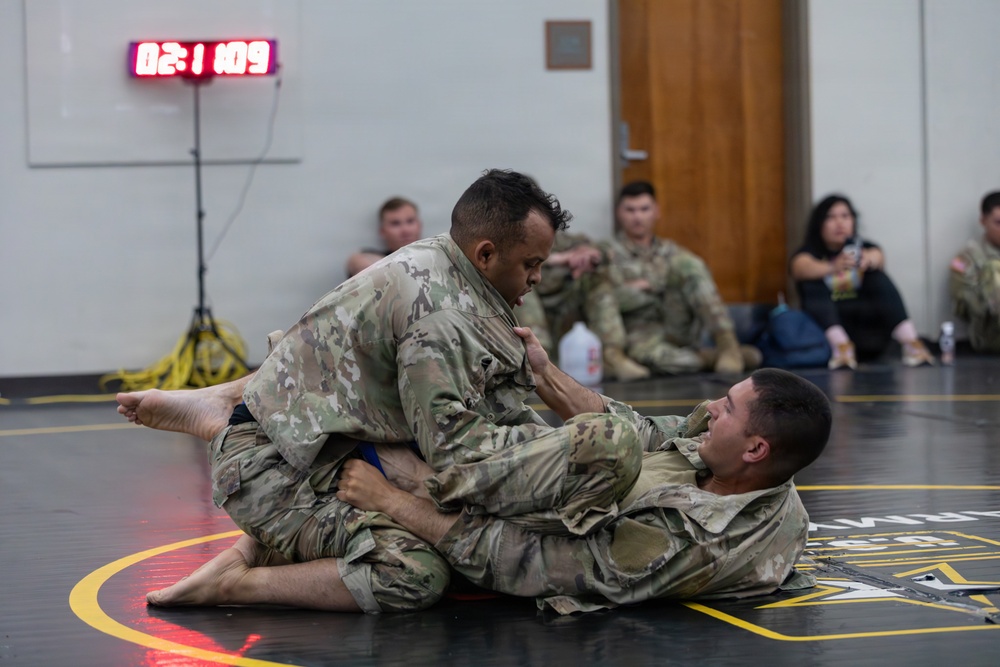 Iron Soldiers fight to win in Combatives during Torch Week