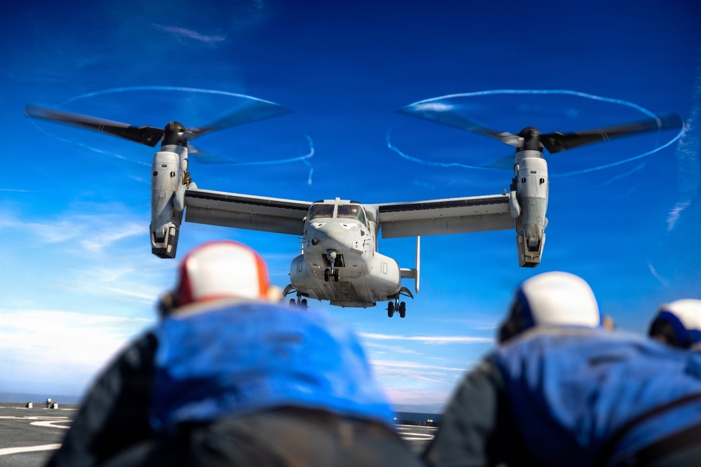 11th MEU Marines, Sailors Conduct Flight Deck Operations Aboard USS Comstock