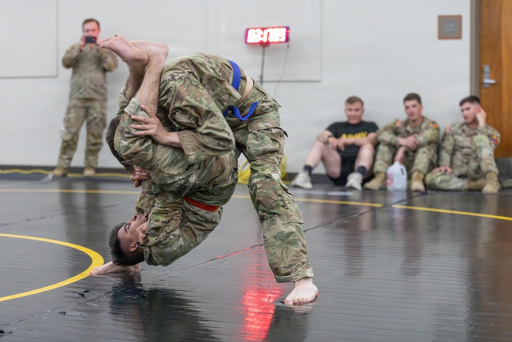 Iron Soldiers fight to win in Combatives during Torch Week