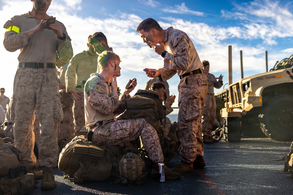 11th MEU Marines, Sailors Conduct an Amphibious Assault on Marine Corps Base Camp Pendleton
