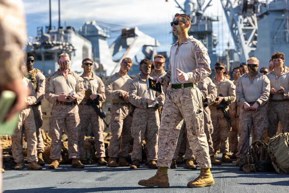 11th MEU Marines, Sailors Conduct an Amphibious Assault on Marine Corps Base Camp Pendleton