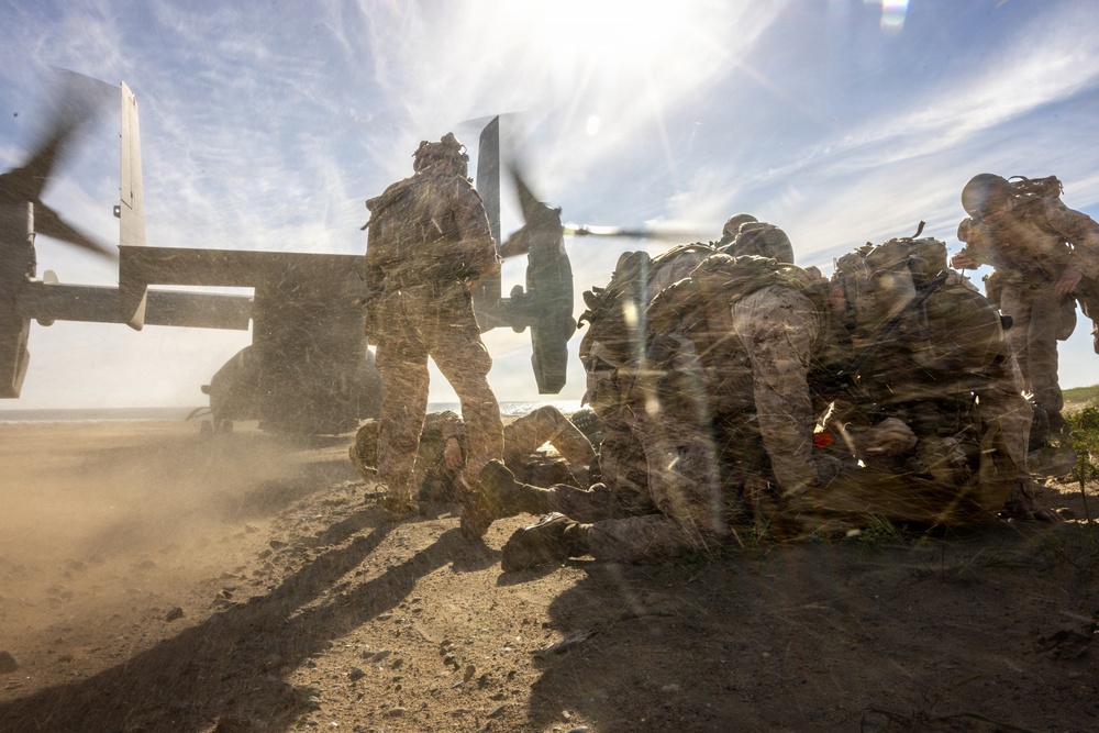 11th MEU Marines, Sailors Conduct an Amphibious Assault on Marine Corps Base Camp Pendleton