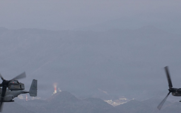 31st MEU | VMM 265 conducts a bilateral fly over exercise