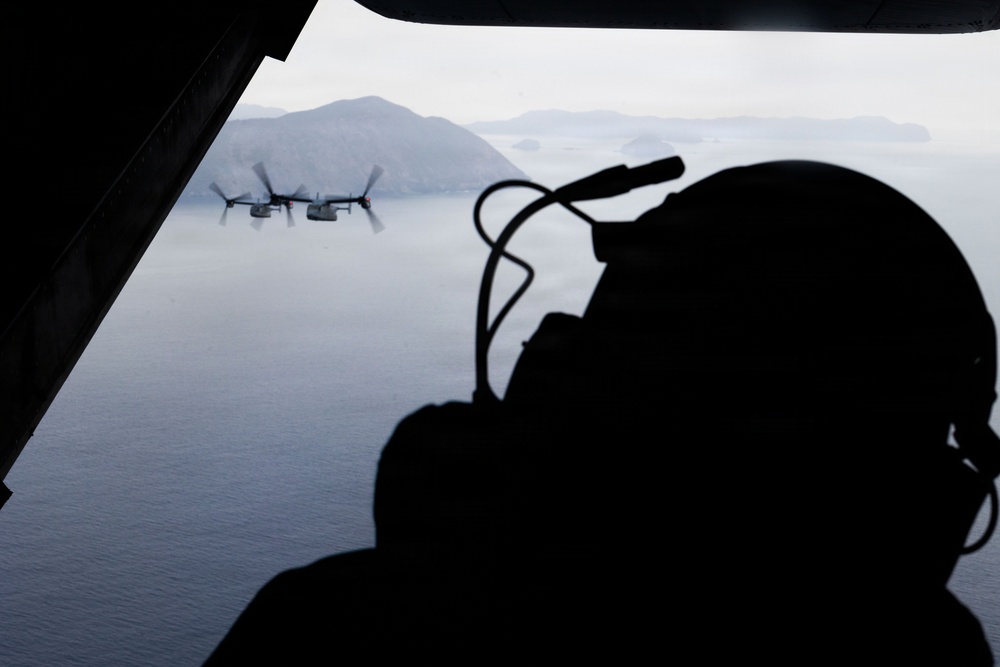 31st MEU | VMM 265 conducts a bilateral fly over exercise