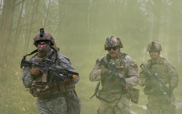 3rd Battalion, 8th Cavalry Regiment, clear rooms in close quarters combat