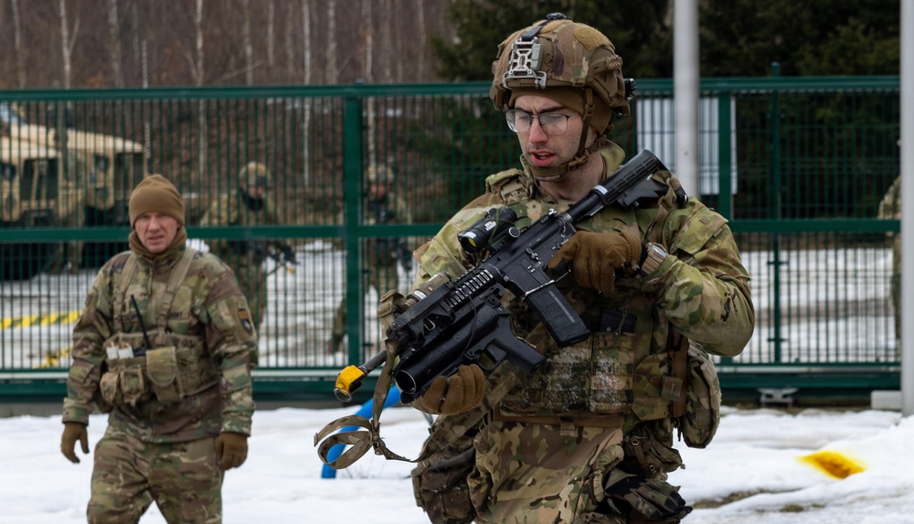 3rd Battalion, 8th Cavalry Regiment, clear rooms in close quarters combat