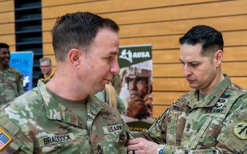 Leaders from MDCE Welcome New Soldiers
