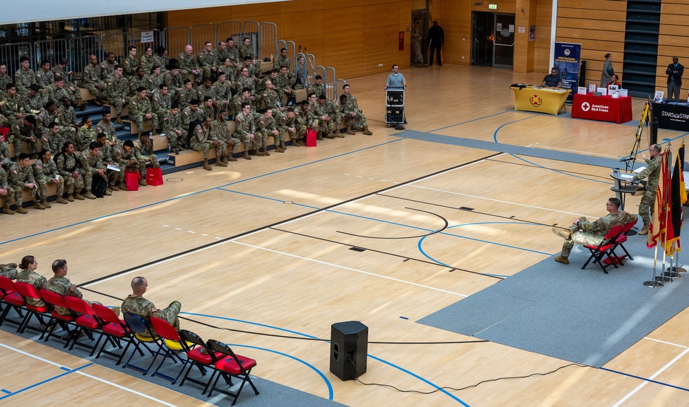 Leaders from MDCE Welcome New Soldiers