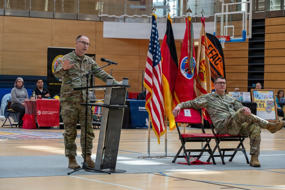 Leaders from MDCE Welcome New Soldiers